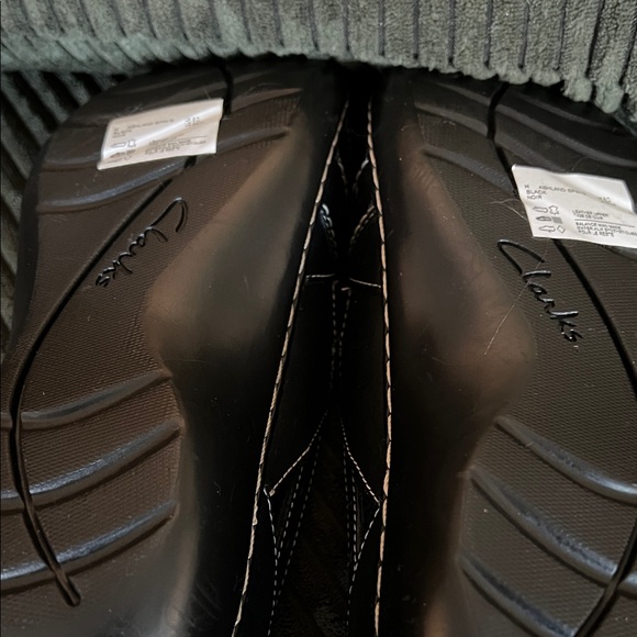 Clarks Women's Black Loafers with White Stitching - Picture 2 of 6